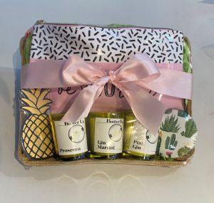 beYOUtiful cocktail candle gift set. Jute storage tray with a make up pouch with decorative text BeYOUtiful, a cactus compact handbag mirror, pineapple nail file and 3 prosecco cocktail themed candles