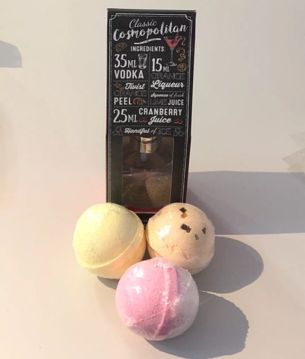 Cosmopolitan diffuser and bath bomb gift set