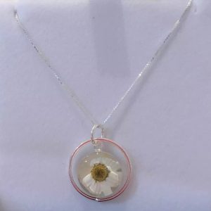 Daisy with silver surround pendant necklace