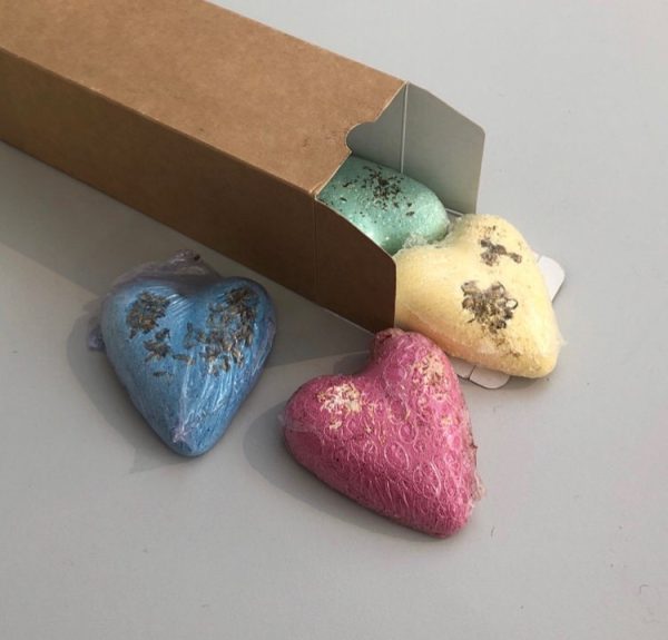 gift box of heart bath fizzers