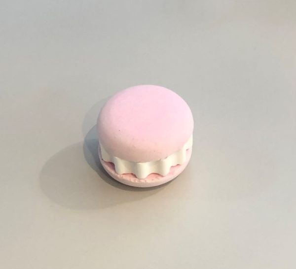 bubble t giant macaroon bath bomb