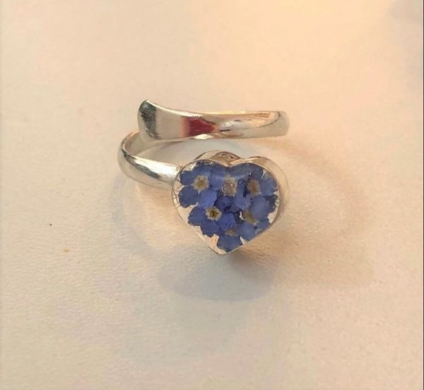 hand crafted silver ring with a resing heart filled with real forget me not flowers