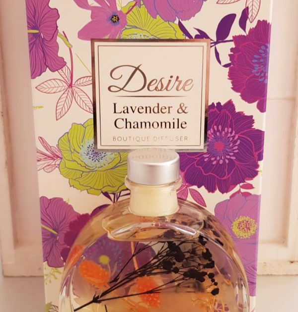 Lavender and chamomile real flower decorative glass reed diffuser
