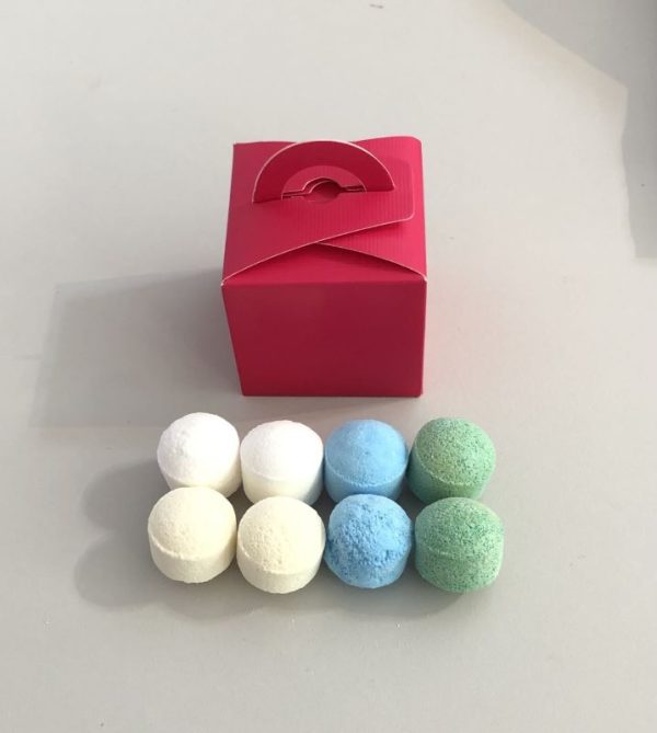 8 mini bath bombs in a gift box