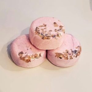 romantic rebel bath bomb with rose, lavender and patchouli essential oils