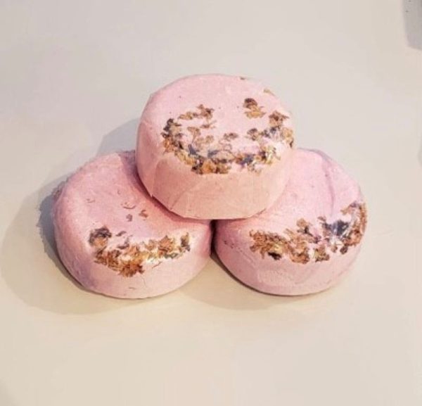 romantic rebel bath bomb with rose, lavender and patchouli essential oils