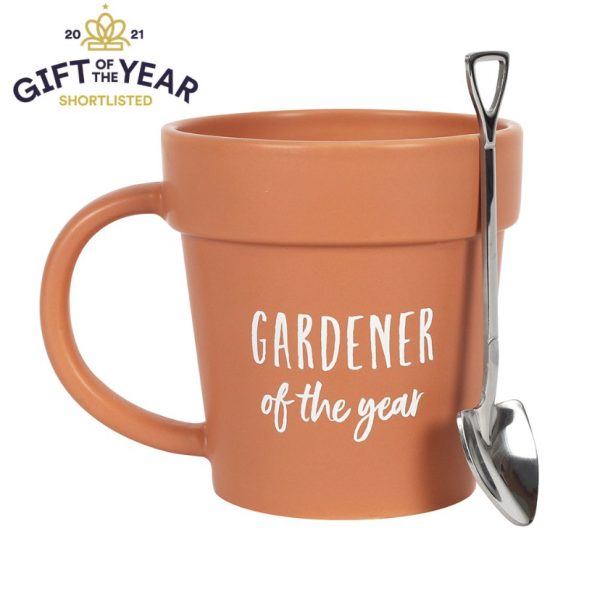 Gardener of the year novelty gardening themed mug. Classic terraccota plant pot shaped mug with gardener of the year inscription and a spade shaped teaspoon