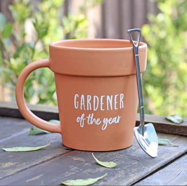 Gardener of the year novelty gardening themed mug. Classic terraccota plant pot shaped mug with gardener of the year inscription and a spade shaped teaspoon