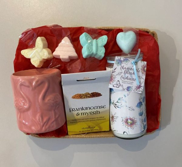Fragrance gift basket. Jute storage tray with a pink flamingo ceramic oil burner, 4 natural soy wax melts, 12 incense cones and a floral scented tall jar candle